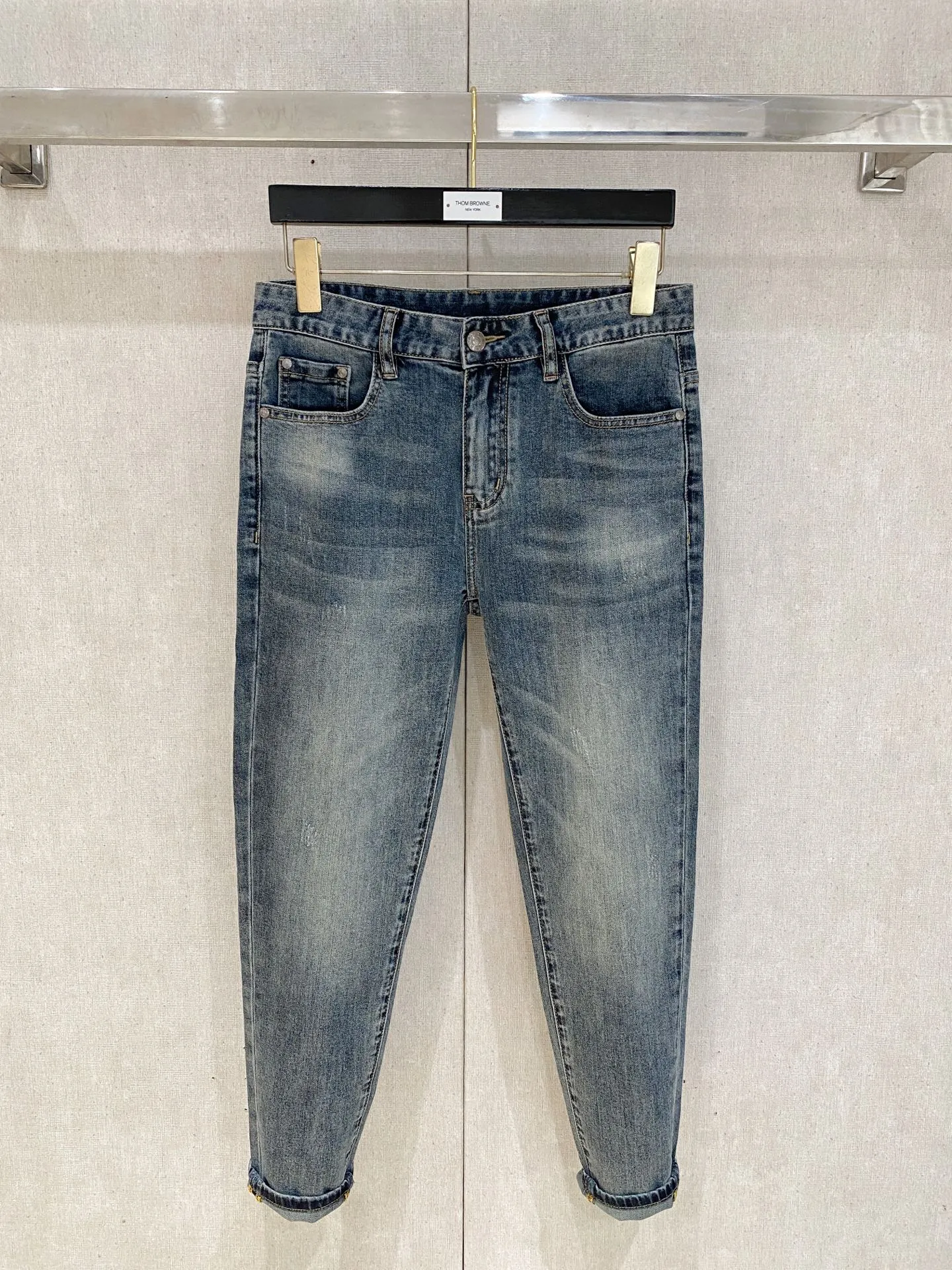 LP Nuoyoupanya 💎The latest 2026 summer ️ launches new men’s jeans! Heavy-duty washed denim fabric, customized fabric is softer and more comfortable than ordinary denim fabric! Ultra-heavy industrial washing process and dual-process washing. The entire pair of pants has a comfortable hand feel, and the level of fineness and breathable effect are top-notch. All hardware brand logos are custom-made, and the materials are selected with the best attributes. The elasticity of the fabric is very good and the comfort is great! The low-key design style is simple and elegant. The repurchase rate is extremely high 👍. Sizes: 28-36